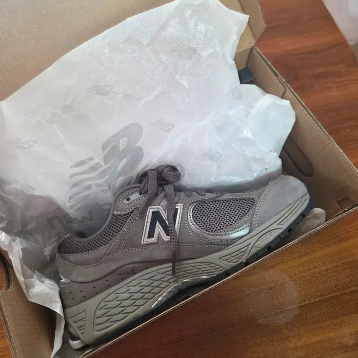 [BUNJANG] New Balance 2002 RA Gray Sneakers / 뉴발란스 2002 RA그레이 운동화