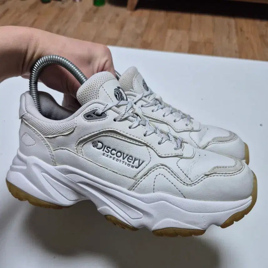 [SOLD OUT] 디스커버리 익스페디션 흰색 운동화 235