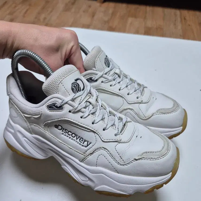 [SOLD OUT] 디스커버리 익스페디션 흰색 운동화 235