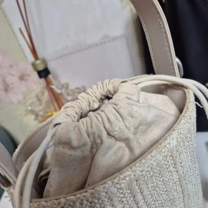 [BUNJANG] Ivory Rattan Bucket Bag / 아이보리 라탄 버킷백