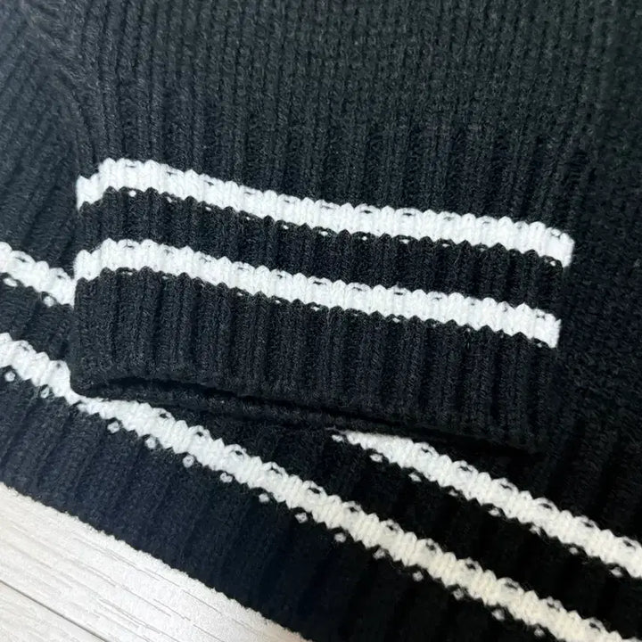 [SOLD OUT] [M] 슈프림 스크립트 스트라이프 하프 집 스웨터 블랙 - 25FW
