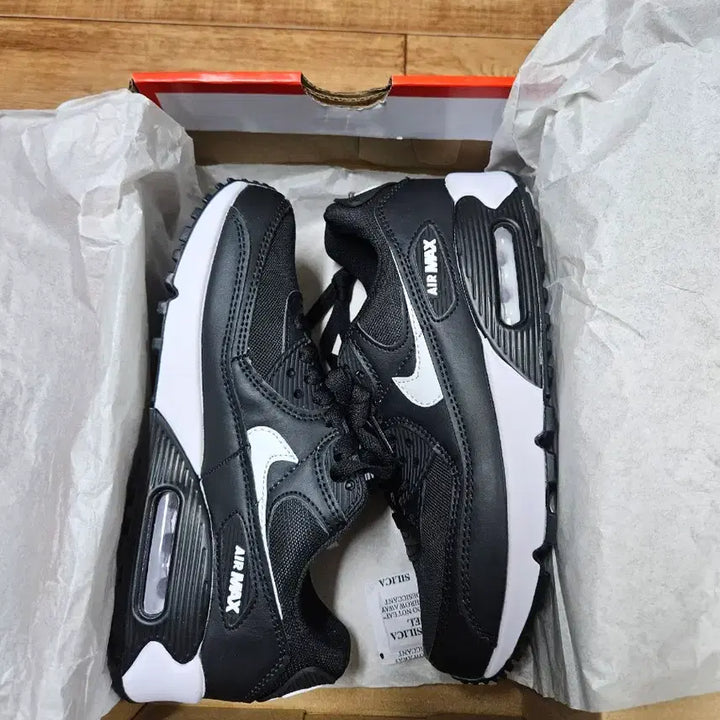 [SOLD OUT] 나이키에어맥스  90 블랙앤 화이트 235