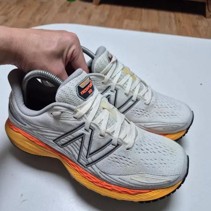 [SOLD OUT] 뉴발란스 860 운동화 오렌지/화이트260