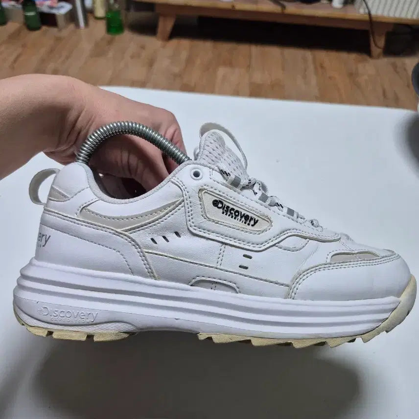 [BUNJANG] Discovery White Sneakers 240 / 디스커버리 화이트 운동화 240