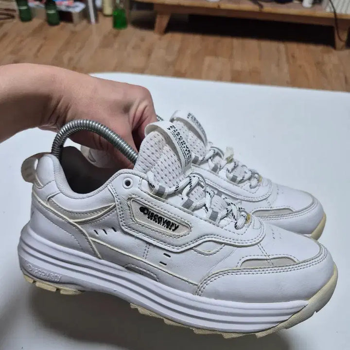 [BUNJANG] Discovery White Sneakers 240 / 디스커버리 화이트 운동화 240