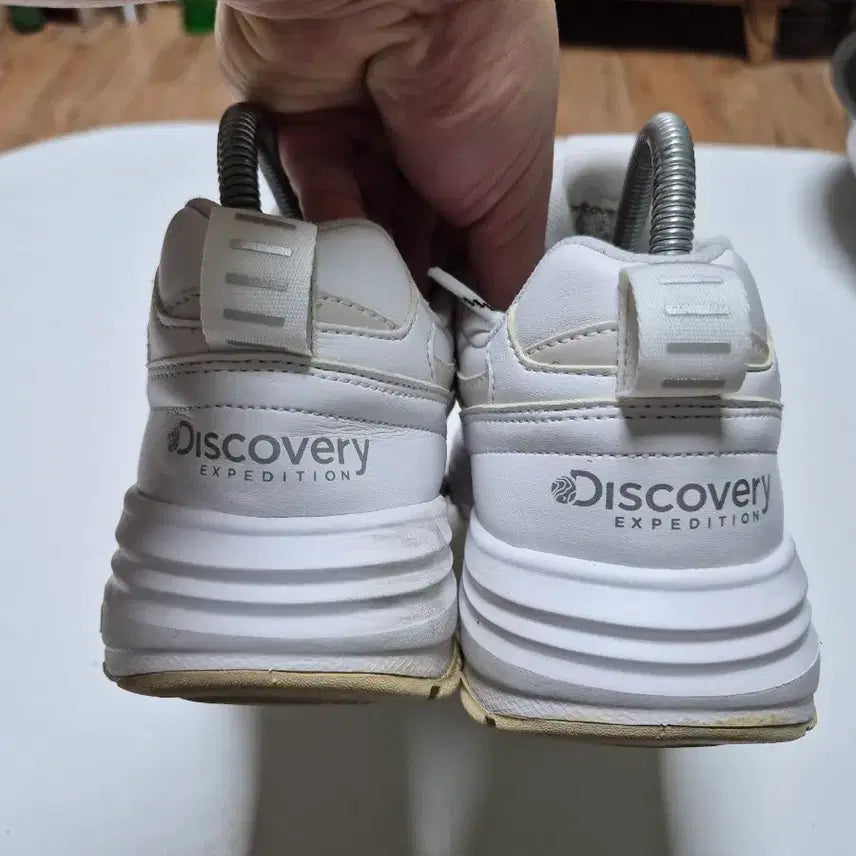 [BUNJANG] Discovery White Sneakers 240 / 디스커버리 화이트 운동화 240