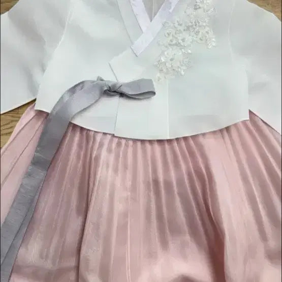 [BUNJANG] Custom Embroidered Hanbok Set / 맞춤 자수 여자 한복 세트 핑크 치마 새상품