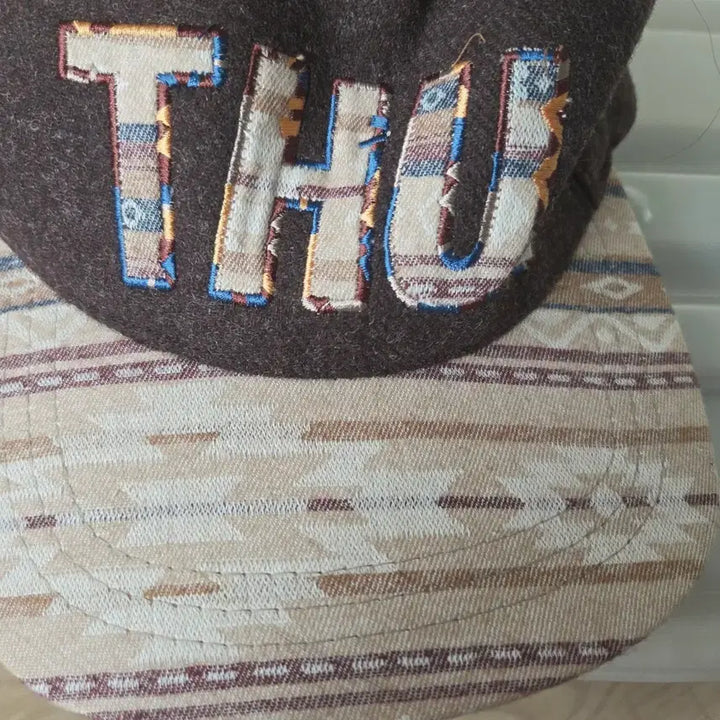 [SOLD OUT] 써스데이아일랜드  패턴 브라운  모자