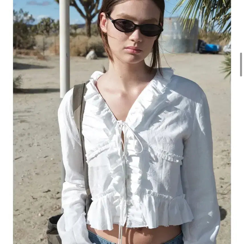 [BUNJANG] LOW CLASSIC Ruffle Blouse / 로우클래식 러플 블라우스