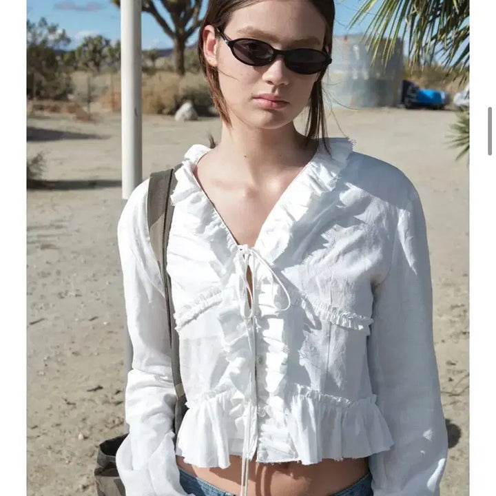 [BUNJANG] LOW CLASSIC Ruffle Blouse / 로우클래식 러플 블라우스