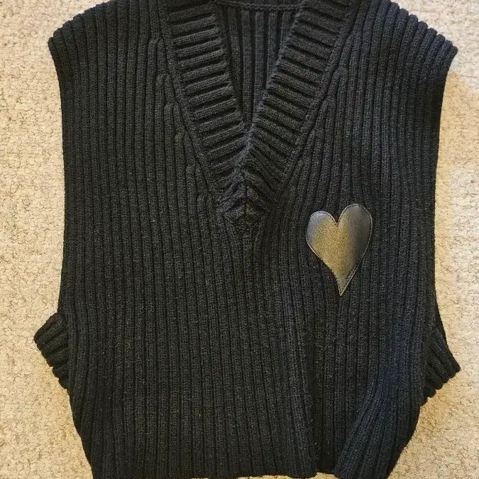 [BUNJANG] KimhaeKim Black Heart Knit Vest / 김해김 하트 블랙 니트 조끼