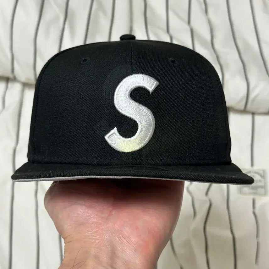 [BUNJANG] Supreme New Era Screwball S Logo Snapback Cap / 슈프림x뉴에라 스크류볼 S로고 스냅백 볼캡(714/57.7cm)