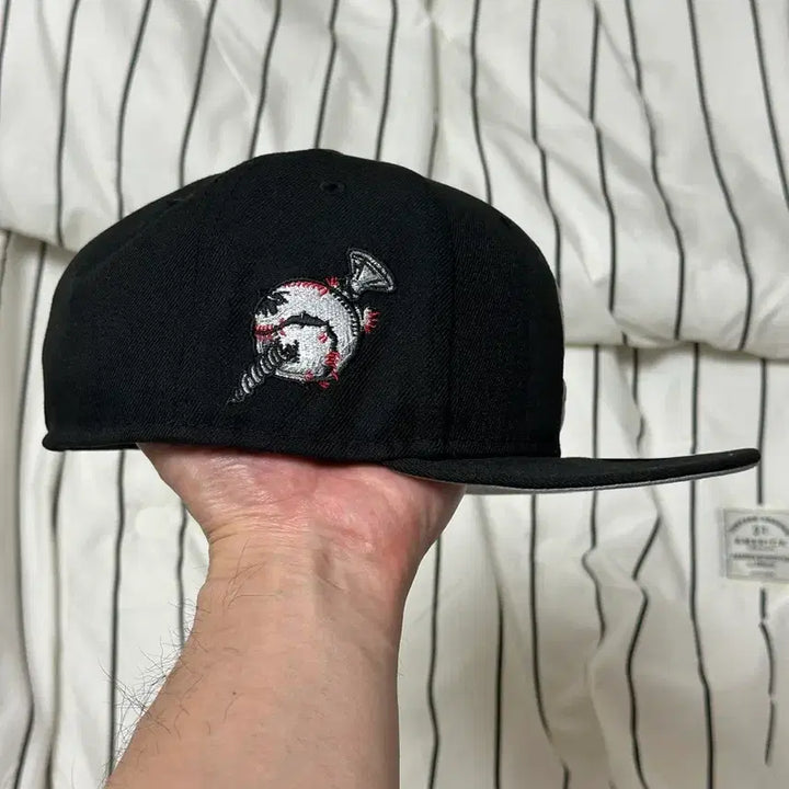 [BUNJANG] Supreme New Era Screwball S Logo Snapback Cap / 슈프림x뉴에라 스크류볼 S로고 스냅백 볼캡(714/57.7cm)