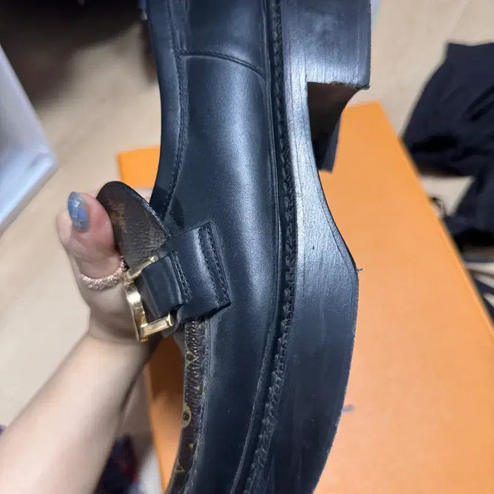 [SOLD OUT] 루이비통 아카데미 로퍼