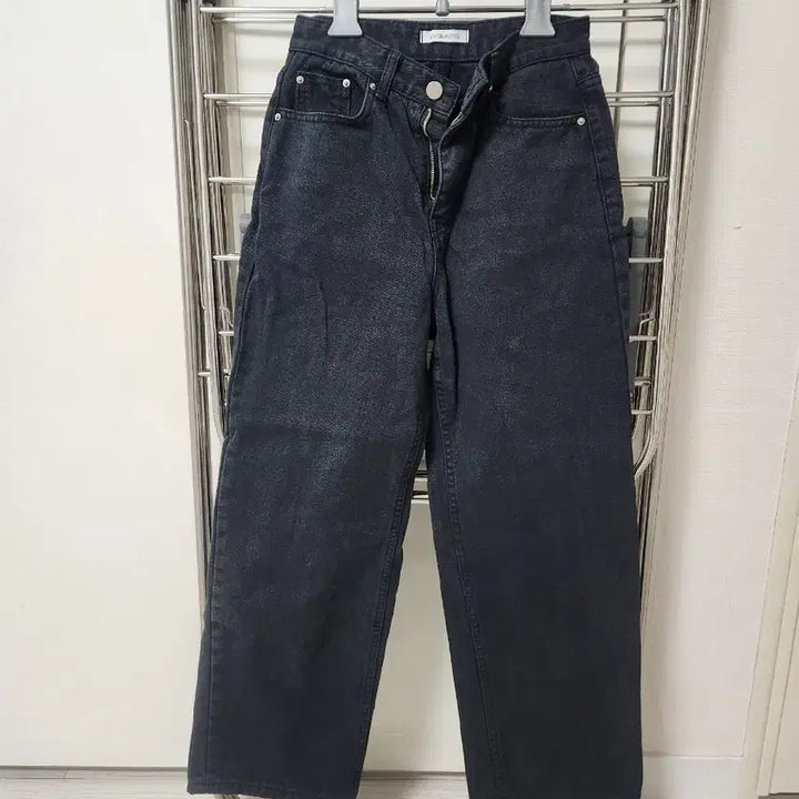 [SOLD OUT] 필링스 블랙 데님