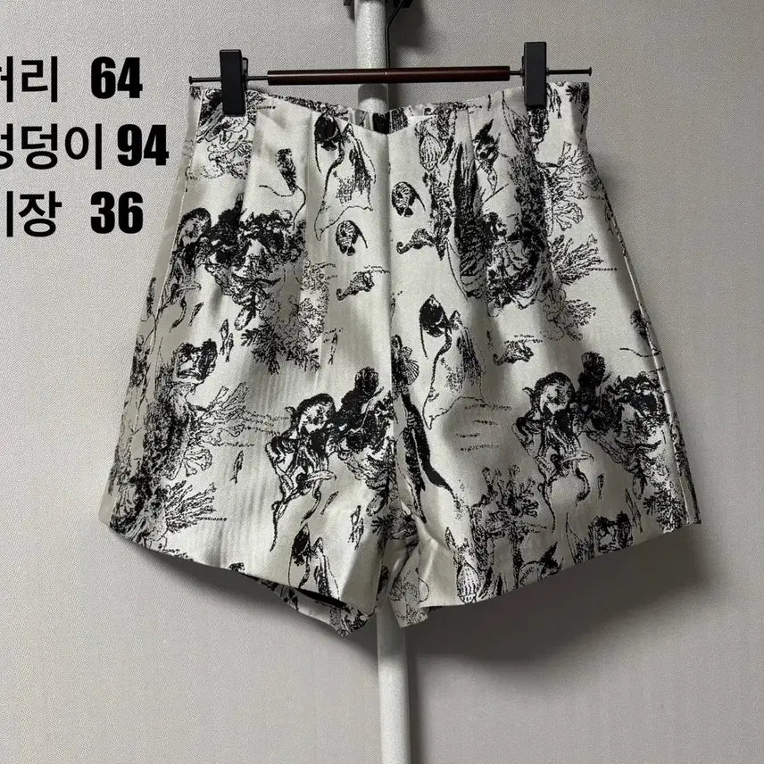 [BUNJANG] Dior Ivory Black Pattern Shorts / 디올 반바지(아이보리 바탕에 블랙 무늬)