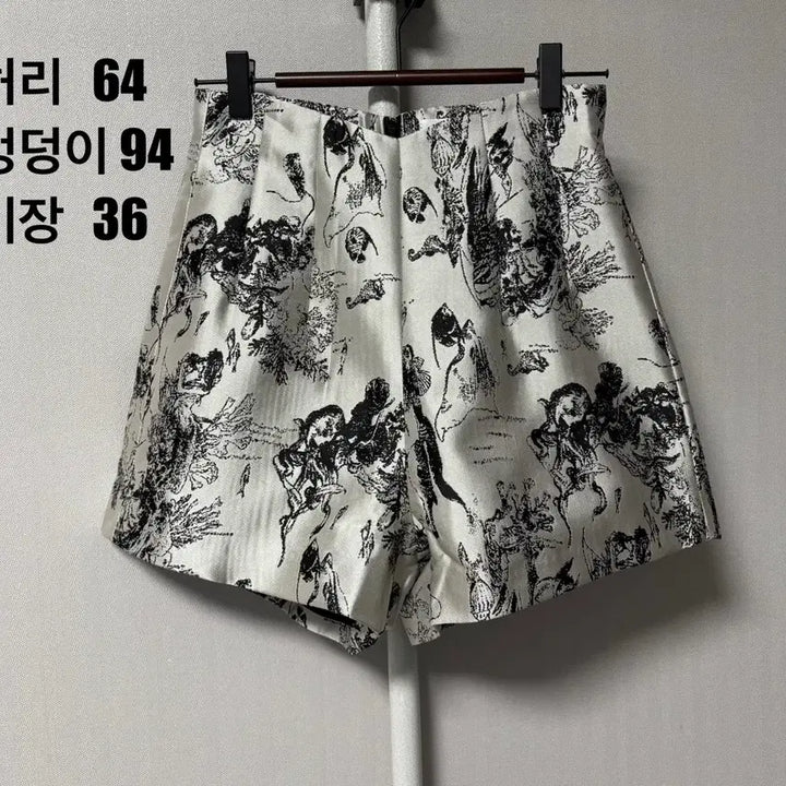 [BUNJANG] Dior Ivory Black Pattern Shorts / 디올 반바지(아이보리 바탕에 블랙 무늬)