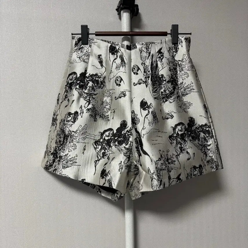 [BUNJANG] Dior Ivory Black Pattern Shorts / 디올 반바지(아이보리 바탕에 블랙 무늬)