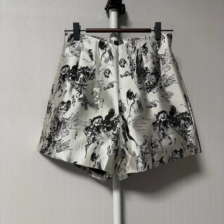 [BUNJANG] Dior Ivory Black Pattern Shorts / 디올 반바지(아이보리 바탕에 블랙 무늬)