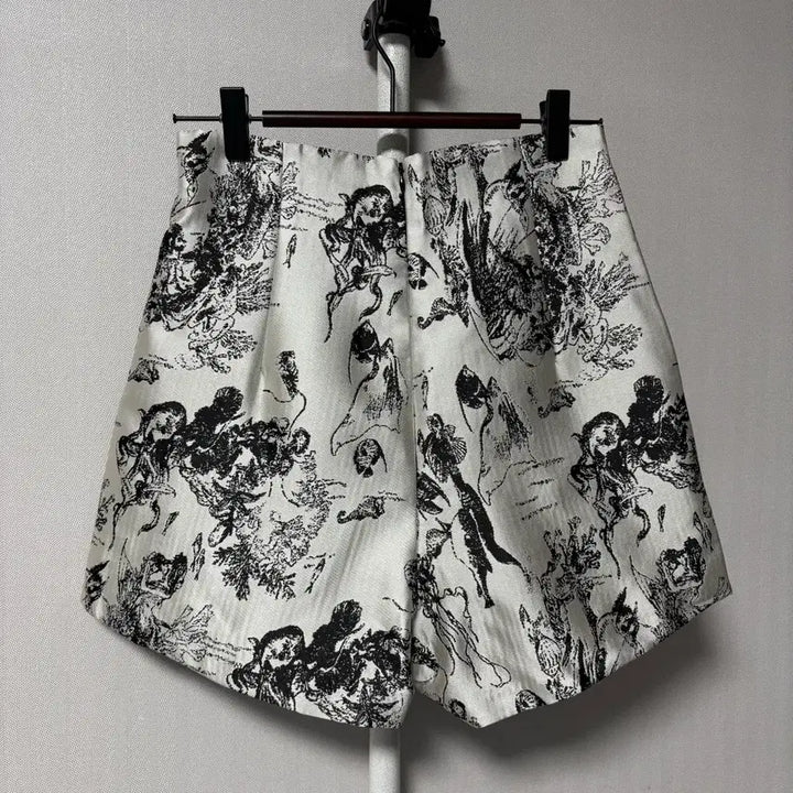 [BUNJANG] Dior Ivory Black Pattern Shorts / 디올 반바지(아이보리 바탕에 블랙 무늬)