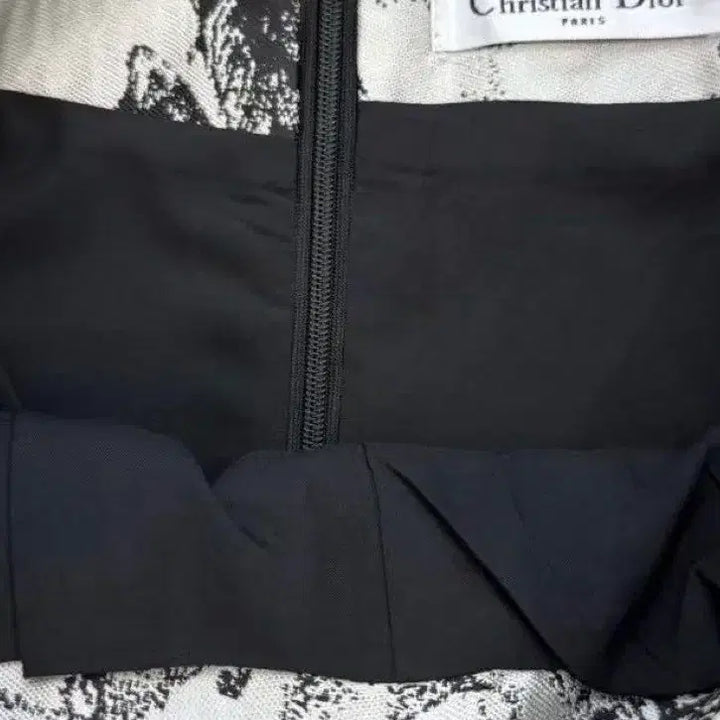 [BUNJANG] Dior Ivory Black Pattern Shorts / 디올 반바지(아이보리 바탕에 블랙 무늬)