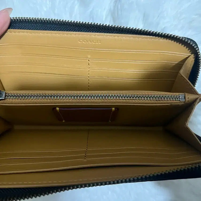 [BUNJANG] Coach Black Leather Long Wallet with Studs / 코치 장지갑 (사용감없음)