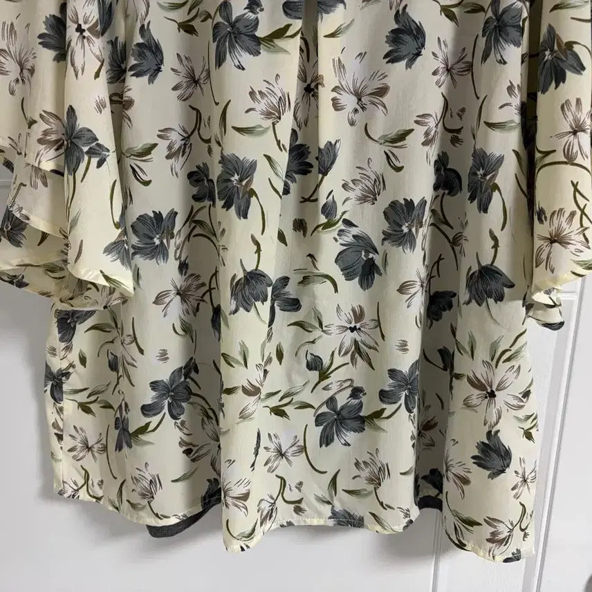 [BUNJANG] Japanese Import Vintage Floral Sleeveless Blouse / (일본 수입 빈티지)블라우스 티셔츠 반팔 꽃 나시 일체형 L