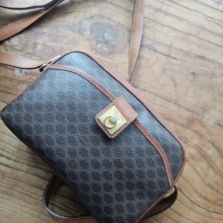 [BUNJANG] Celine Macadam Pattern Crossbody Camera Bag / 셀린느 마카담 패턴 크로스백 카메라백(올드 셀린느 정품)