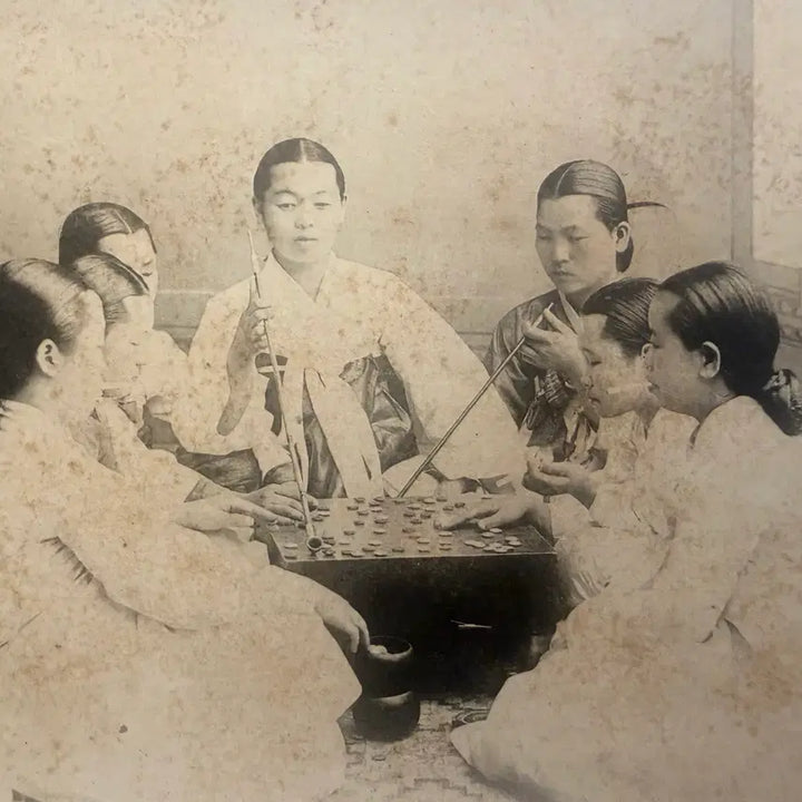 [BUNJANG] Korean Empire Era, Korean Singing Girls Playing Baduk Postcard / 1905년 - 대한제국기 기생 - 바둑 풍경 - 한국출판협회 발행 태극기