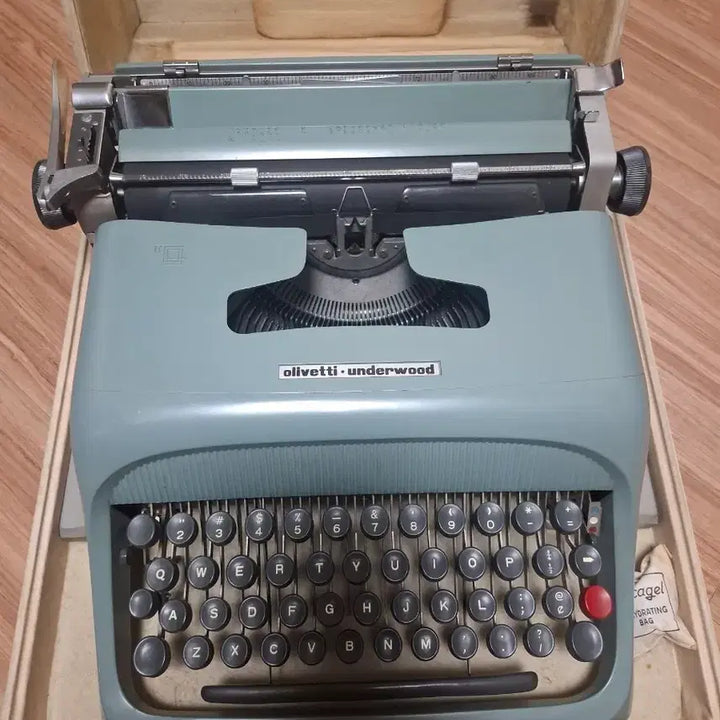 [BUNJANG] Olivetti Underwood Studio 44 English Typewriter / 올리베티 언더우드 영문타자기 스튜디오 44