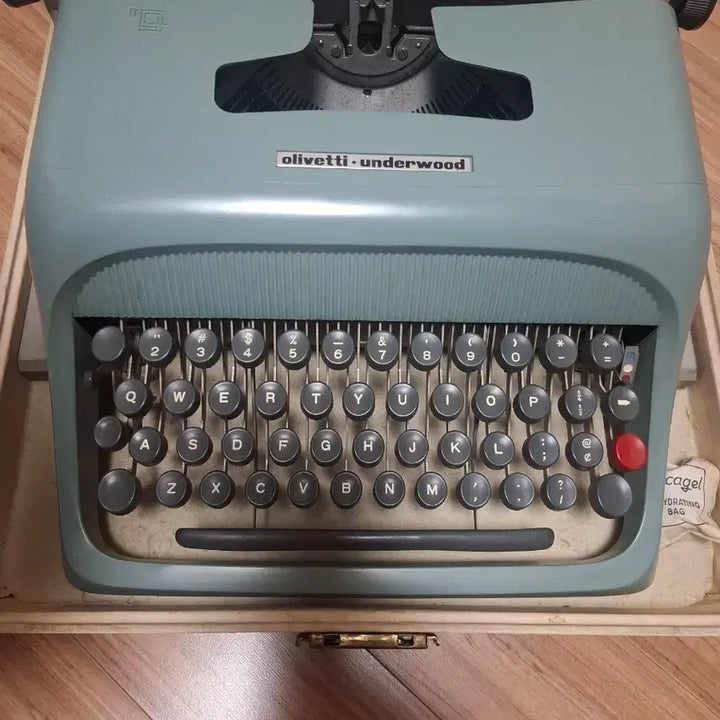 [BUNJANG] Olivetti Underwood Studio 44 English Typewriter / 올리베티 언더우드 영문타자기 스튜디오 44