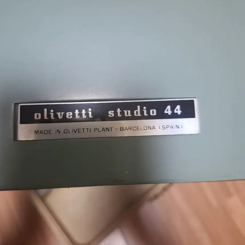 [BUNJANG] Olivetti Underwood Studio 44 English Typewriter / 올리베티 언더우드 영문타자기 스튜디오 44