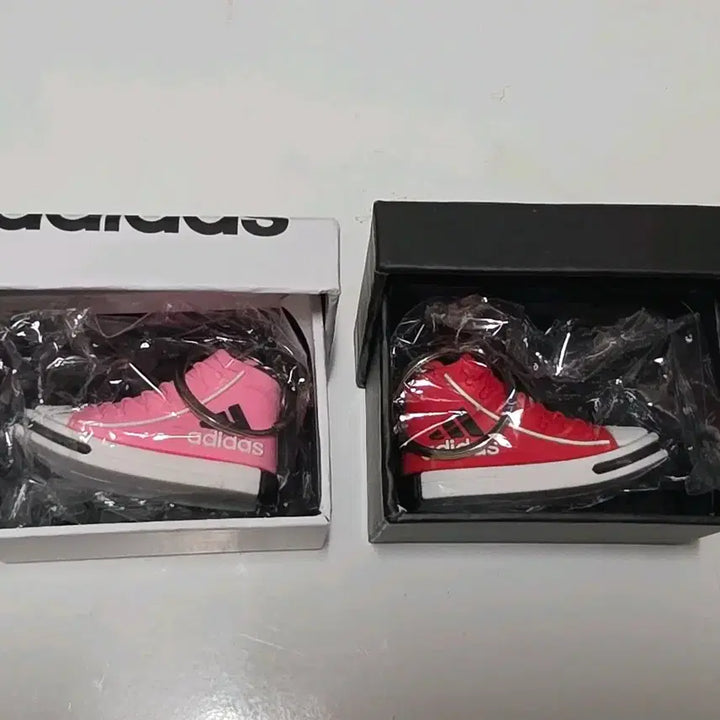 [BUNJANG] Adidas Shoe &amp; Box Keyring Set / 아디다스 신발&amp;상자 키링 2종