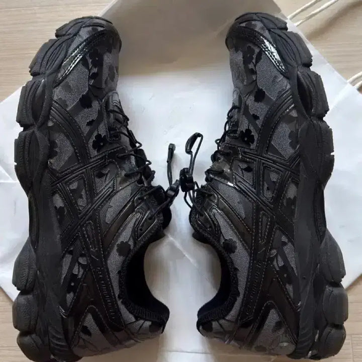 [BUNJANG] Asics Cecilie Bahnsen Gel Cumulus 16 Sneakers / 아식스 세실리에반센 젤 큐물러스 16 275