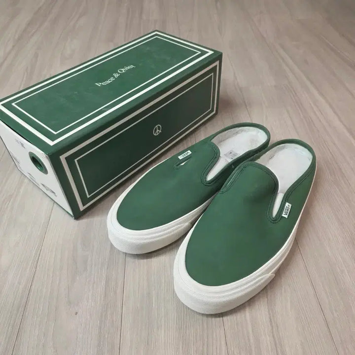 [BUNJANG] Vans Museum of Peace &amp; Quiet Collaboration Sneakers (290) / 반스 뮤지엄오브피스앤콰이엇 콜라보 스니커즈(290)