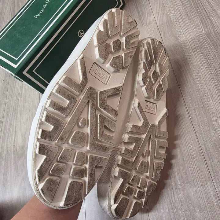 [BUNJANG] Vans Museum of Peace &amp; Quiet Collaboration Sneakers (290) / 반스 뮤지엄오브피스앤콰이엇 콜라보 스니커즈(290)