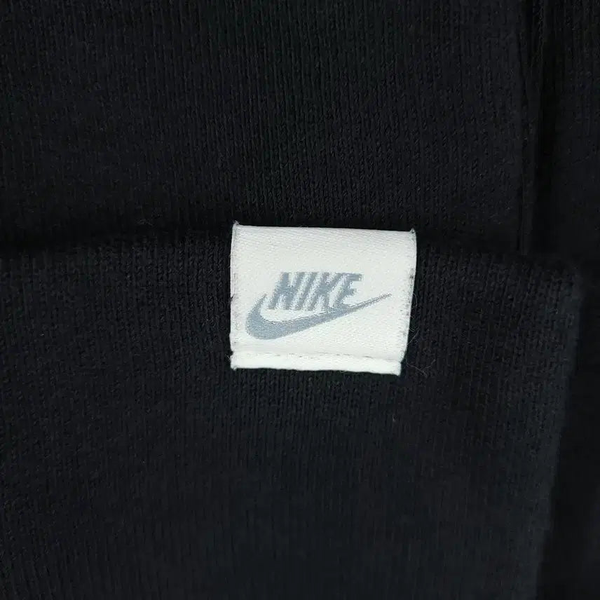 [BUNJANG] Nike Black White Swoosh Logo Wide-Fit Sweatpants / 나이키 블랙 화이트 스우시 로고 밴딩 카고포켓 와이드핏 스웻팬츠 트레이닝