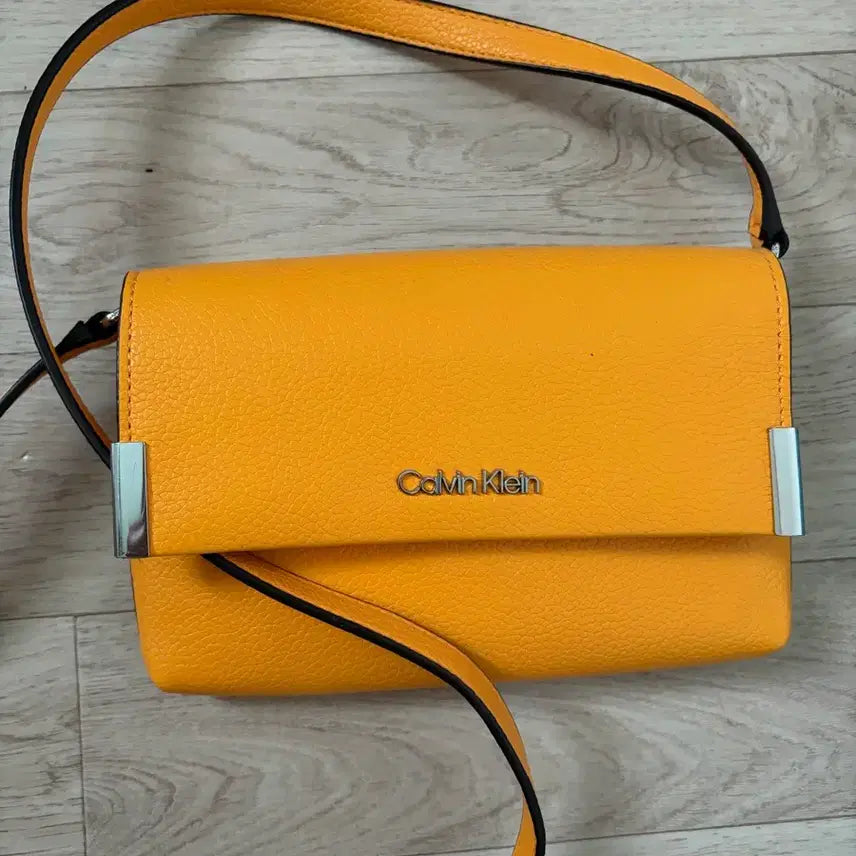 [BUNJANG] Calvin Klein Yellow Crossbody Bag / 가격내림 캘빈클라인 옐로우 크로스백 가방