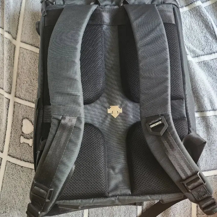 [BUNJANG] Descente Dark Gray Backpack / [F]데상트다크그레이 백팩 가방