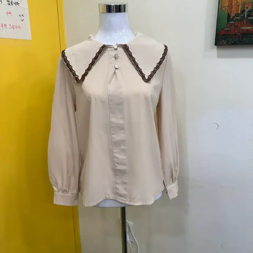 [BUNJANG] 빈티지 감성 브라운 레이스 빅카라 블라우스 / 하객룩 데이트룩 / 빈티지 감성 브라운 레이스 빅카라 블라우스 / 하객룩 데이트룩