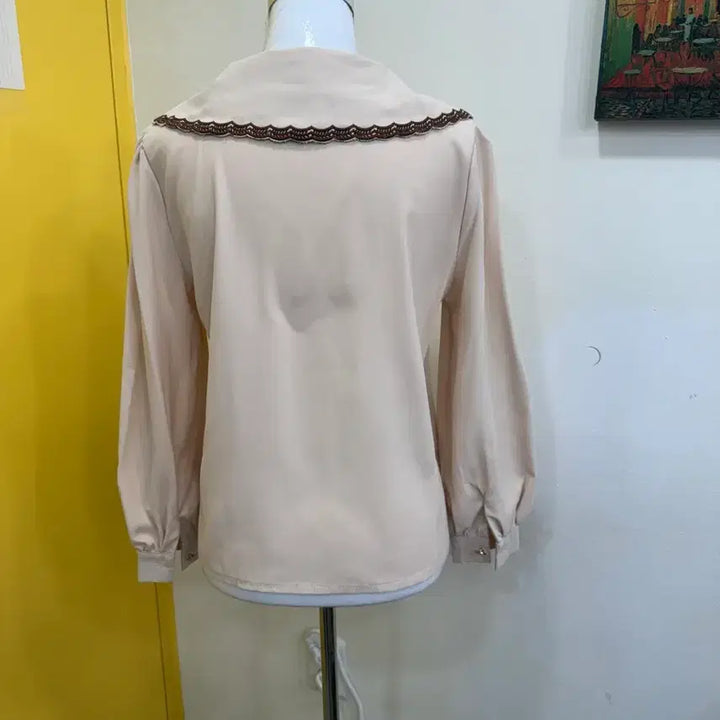 [BUNJANG] 빈티지 감성 브라운 레이스 빅카라 블라우스 / 하객룩 데이트룩 / 빈티지 감성 브라운 레이스 빅카라 블라우스 / 하객룩 데이트룩