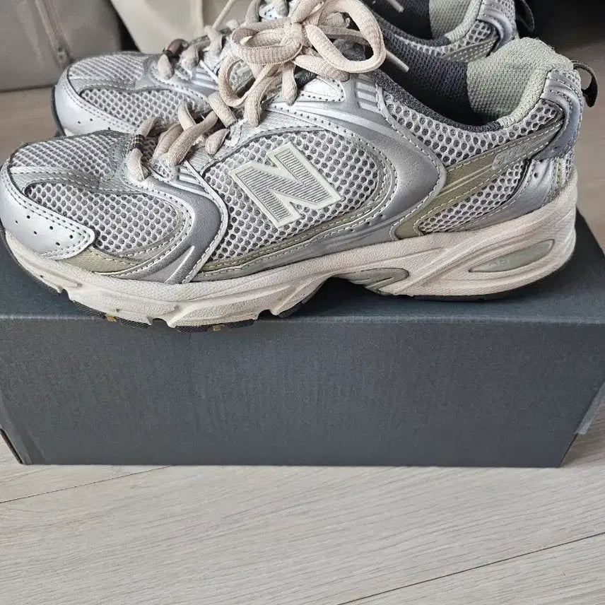 [BUNJANG] New Balance 530 Sneakers / 뉴발란스 530 235