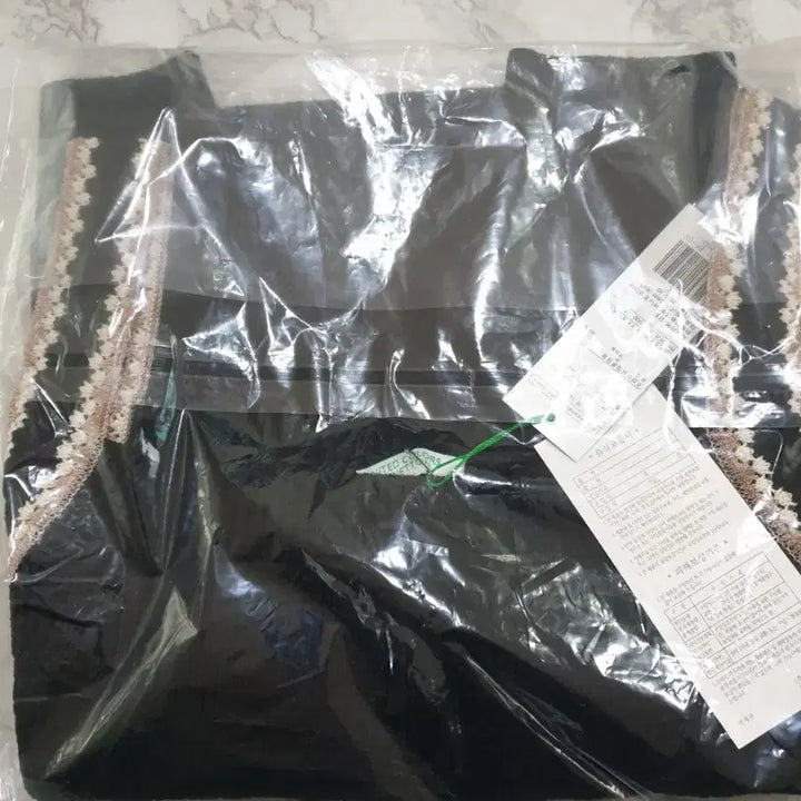 [SOLD OUT] (미개봉 새상품) 베네통 니트 베스트 블랙 원사이즈