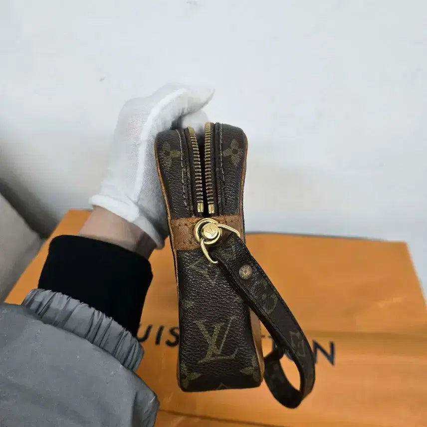 [BUNJANG] Louis Vuitton Mali Dragon Pouch Bag / [정품] 루이비통 말리 드래곤 파우치백