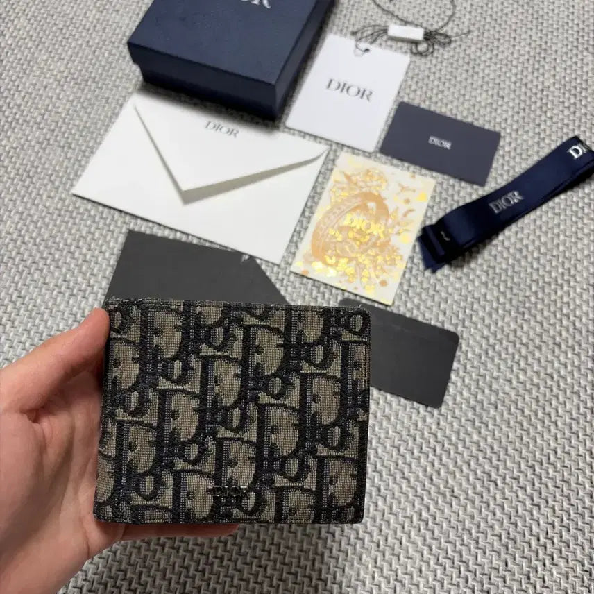 [SOLD OUT] [ A+급 / 정품 ] 디올 24SS 컴팩트 오블리크 반지갑 베이지