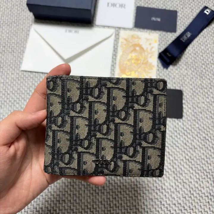 [SOLD OUT] [ A+급 / 정품 ] 디올 24SS 컴팩트 오블리크 반지갑 베이지