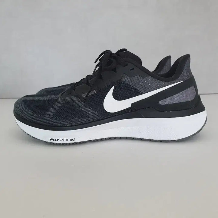 [SOLD OUT] 나이키 에어 줌 스트럭처 25 블랙 아이언 그레이(265)