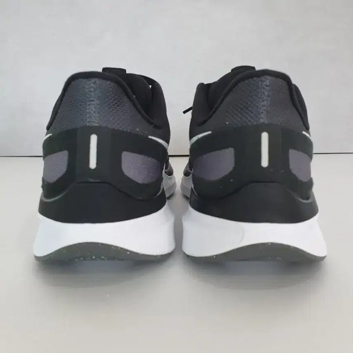 [SOLD OUT] 나이키 에어 줌 스트럭처 25 블랙 아이언 그레이(265)