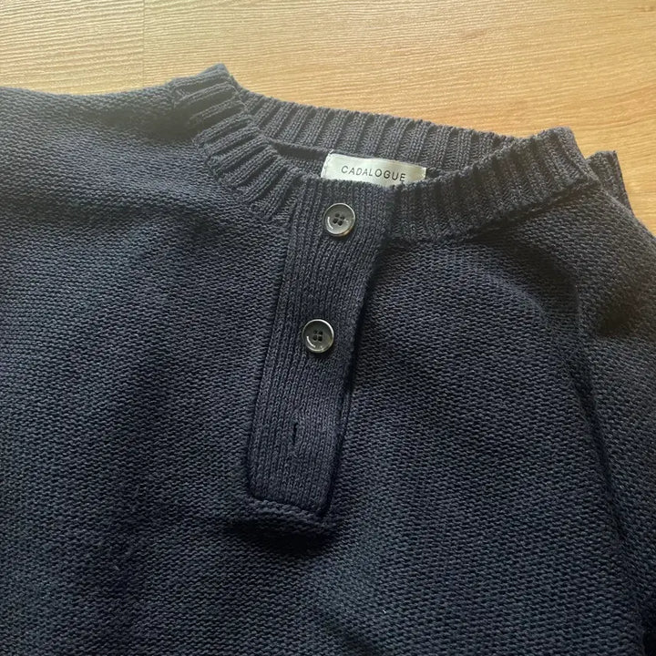[BUNJANG] CADALOUGE Henley Neck Knit Top / cadalogue HENLEY NECK KNIT TOP
