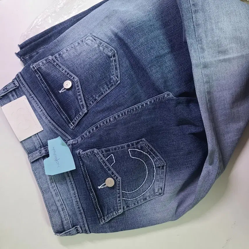 [BUNJANG] Coolsis White Bootcut Jeans / 쿨시스 청바지 새 상품 13만원 => 9만원 새 상품 비닐 포장까지